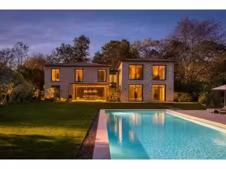 luxueuse villa contemporaine proche de l'étang de font merle