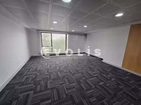 location bureaux 13 m² à 562 m²