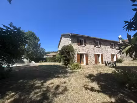 belle maison de campagne spacieuse avec piscine