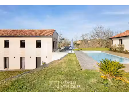 contemporaine avec vue  piscine et parc boisé
