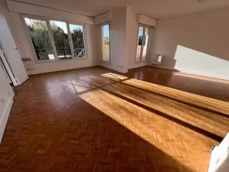 appartement de luxe 3 chambres en location à garches  île-de-france