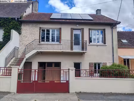 maison de ville au centre de luzy