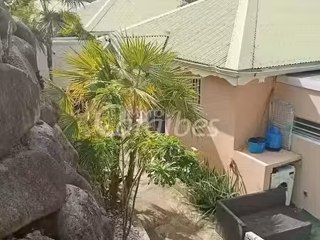 vente maison 4 pièces 110 m² à saint-martin (97150)  580 000 €