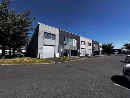 location local d'activités 200 m²