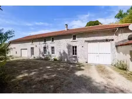 vente maison 4 pièces 187 m² à saint-bonnet (16300)  231 440 €