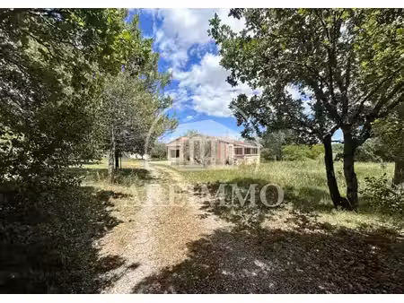 maison de plain pied en plein coeur de nature sur un terrain de