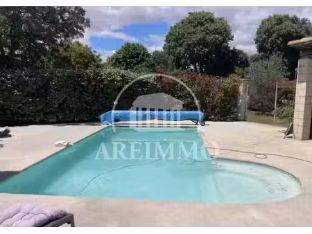 maison de plain pieds sur une parcelle de terrain de 1194 m² av