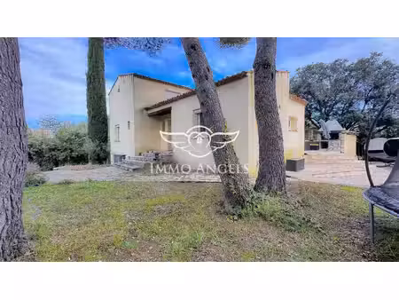 villa de 164m2  4ch  calme  piscine et proche de tout