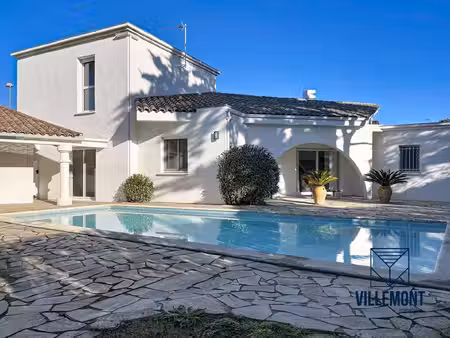 villa d'architecte avec piscine et studio indépendant