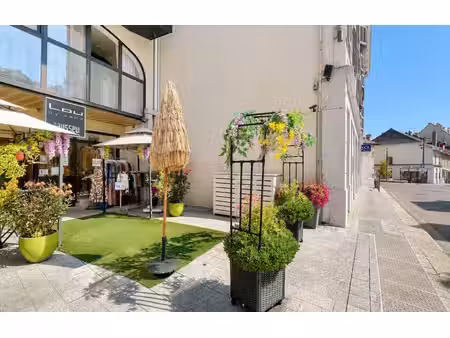 murs commerciaux de 106 m² à divonne les bains - 400 000 €