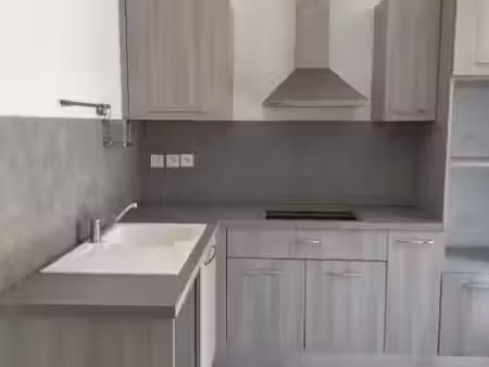 location appartement 3 pièces 64 m² à châteauneuf-le-rouge (13790)  1 125 €