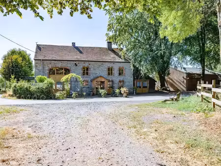 fermette de caractère avec 1 3 ha et boxes chevaux