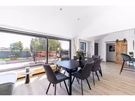 grande espinette | penthouse rénové avec terrasse plein sud