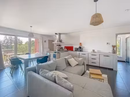 tres bel appartement 2 chambres avec parking