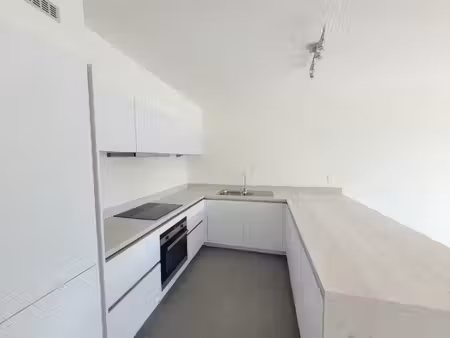 app 2ch àpd 1150€ +90€ - proche centre de mons - grands prés