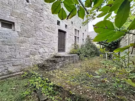 authentique maison en pierre à rénover avec garage et grenie