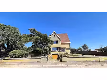 magnifique maison 4 façades sur terrain de 4a 50ca
