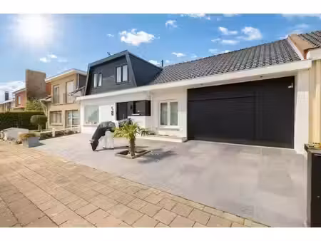 superbe maison rénovée avec jardin et garage 3 voitures (sec