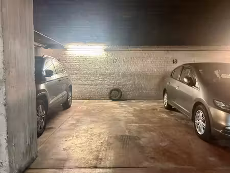 uccle – parking intérieur + cave