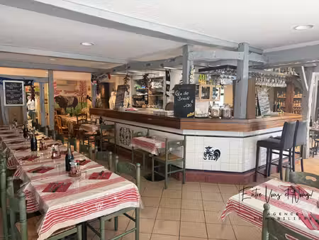 restaurant réputé avec licence iv – emplacement n°1 au coeu