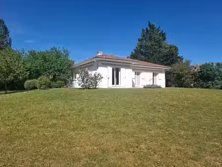 vente maison 4 pièces 102 m² à saint-romain-de-benet (17600)  299 600 €