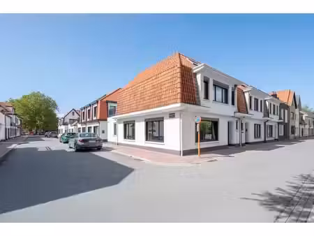 maison d’angle pleine de charme avec une vue magnifique sur