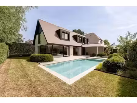 villa entièrement rénovée  sise au calme