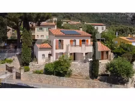 maison de luxe à vendre à le revest-les-eaux