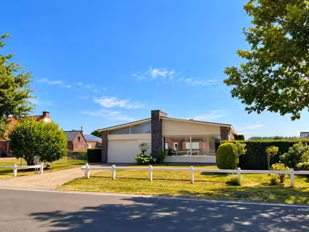 uitstekend gelegen bungalow met 3 slaapkamers  garage  tu...