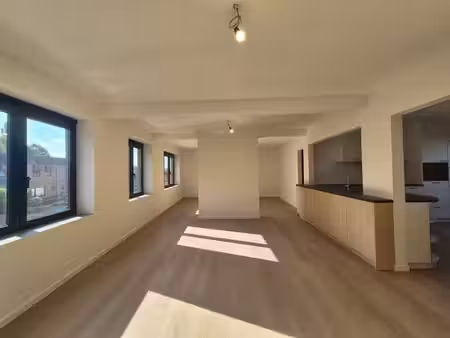 ruim triplex appartement met polyvalente ruimte op toplocati