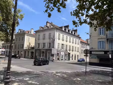 appartement de charme en dernier étage avec asenseur et gren