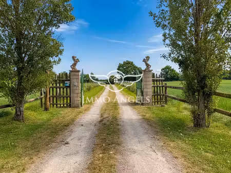 propriété de caractère avec plus de 10 hectares  maison famil