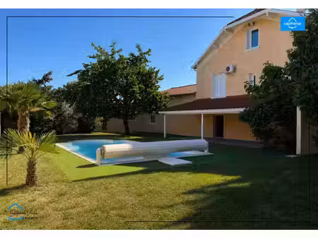 maison de caractere 140m2  piscine   dependance attenante de 65 m²  terrain 1000m2