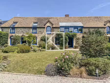 belle maison en pierre avec grange et studio