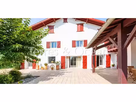 maison avec piscine et jardin hasparren (64)