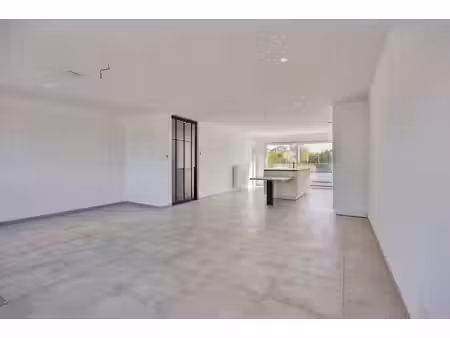 spacieux appartement triplex avec terrasse à zonhoven