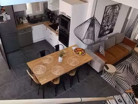 duplex avec grand patio et places de parking