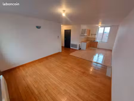 f2 chaumont centre ville de 48 m2 cour + cave