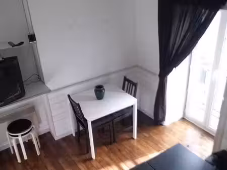 t2 meublé  hyper centre de nantes 40m2  libre de suite