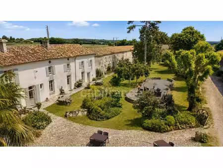domaine d’exception du xviiᵉ siècle – 1 370 m² – 2 hectares – piscine – gîtes & réceptions