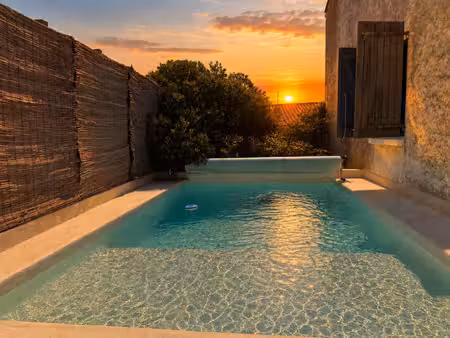 maison sur les hauteurs de saint-pierre-la-mer – piscine  vue mer et t3 indépendant