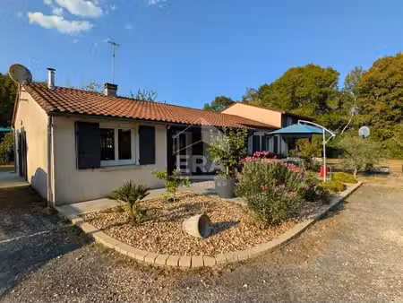 maison de plain pied spacieuse de 10 pièces à vendre à montpon-ménestérol en dordogne