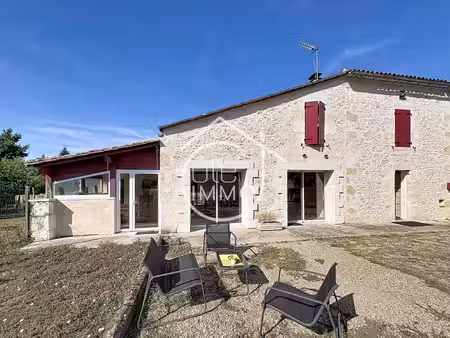 vélines : maison en pierres de caractère