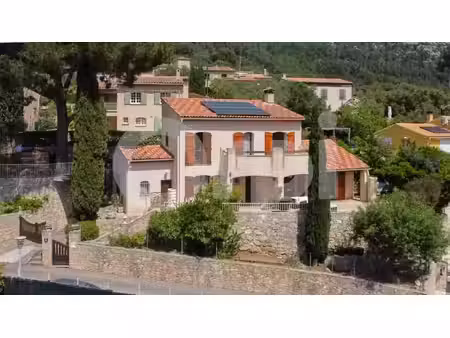maison familiale de 123 m² au calme au revest-les-eaux – dpe b  panneaux solaires et prest