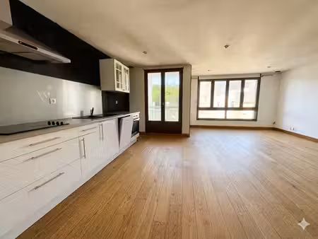 appartement 73 m2 avec balcon et parking