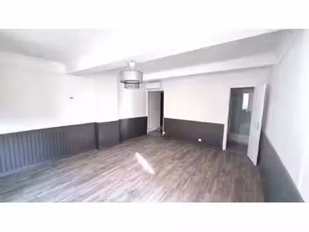 la tour d'aigues à louer t2 bis de 73 m² meublé