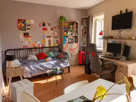 studio 28m2 - secteur palais de justice - dernier étage