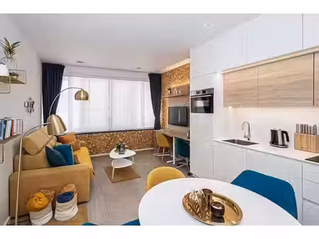 appartement une chambre avec parking bien situé!