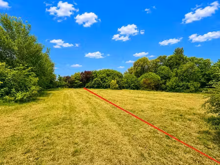 beau terrain à bâtir de 23m de façade! 23 ares!