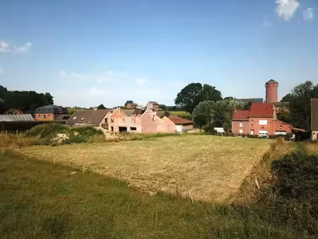 beau terrain à bâtir de 11 ares! 20 mètres de façade!